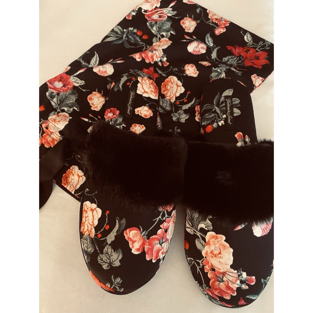VICTORIAS SECRET SIGNATURE SATIN FLORAL FAUX  SLIPPERS WITH  MATCHING DUST BAG L